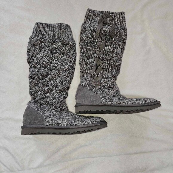 UGG W MAHALYA Boots, Grey tones, Size 6, EUC - Picture 2 of 7